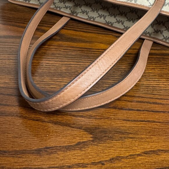 Michael Kors Jet Set Travel Tote – Vanilla/Acorn – Excellent Condition - Picture 7 of 11